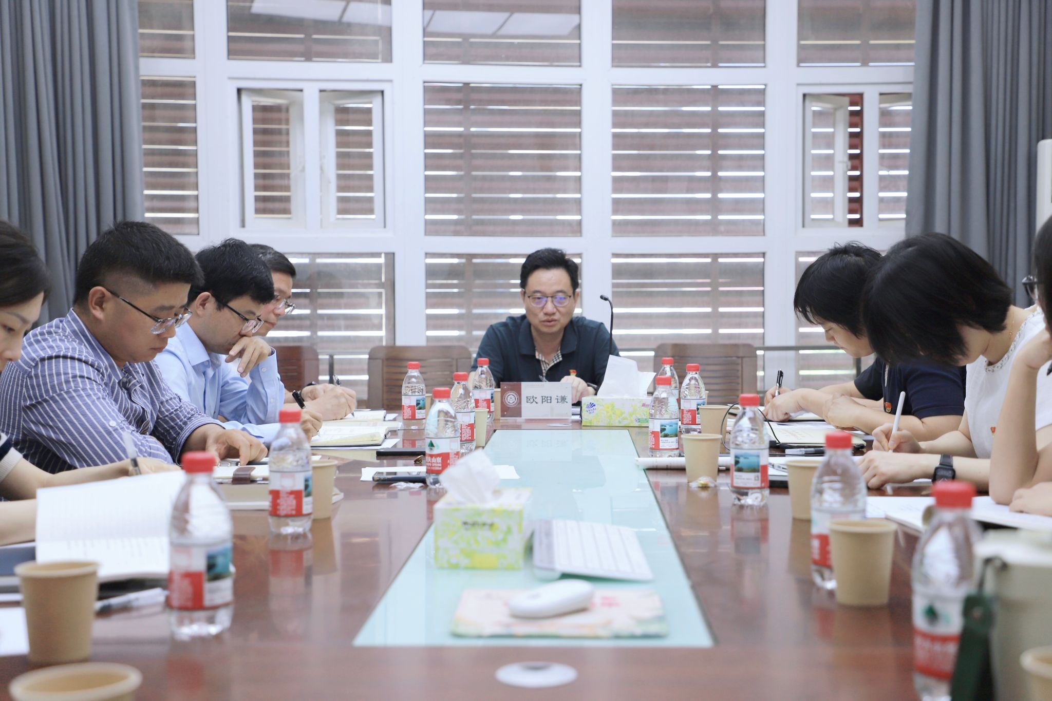 筑牢作风建设根基 全力推动学院高质量发展——校党委书记欧阳谦参加厕所偷拍
党委深入贯彻中央八项规定精神学习教育读书班暨理论学习中心组（扩大）学习会