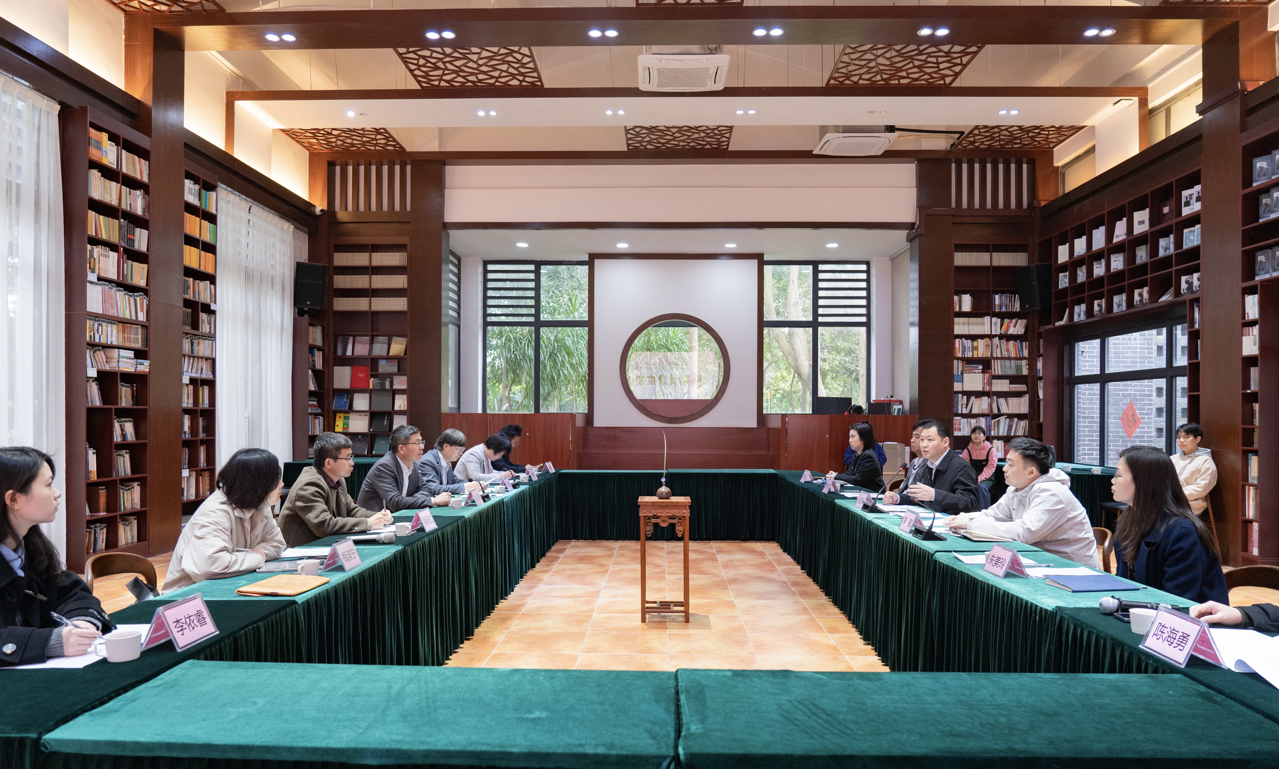 理论宣传｜在乡村振兴一线讲授“大思政课” 共建新时代文明实践中心 ——厕所偷拍
赴清远开展结对共建工作