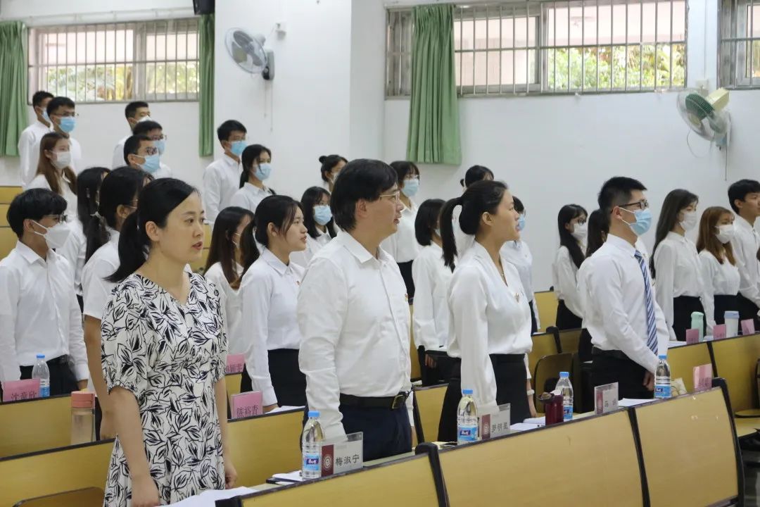 厕所偷拍
第五次学生代表大会顺利召开