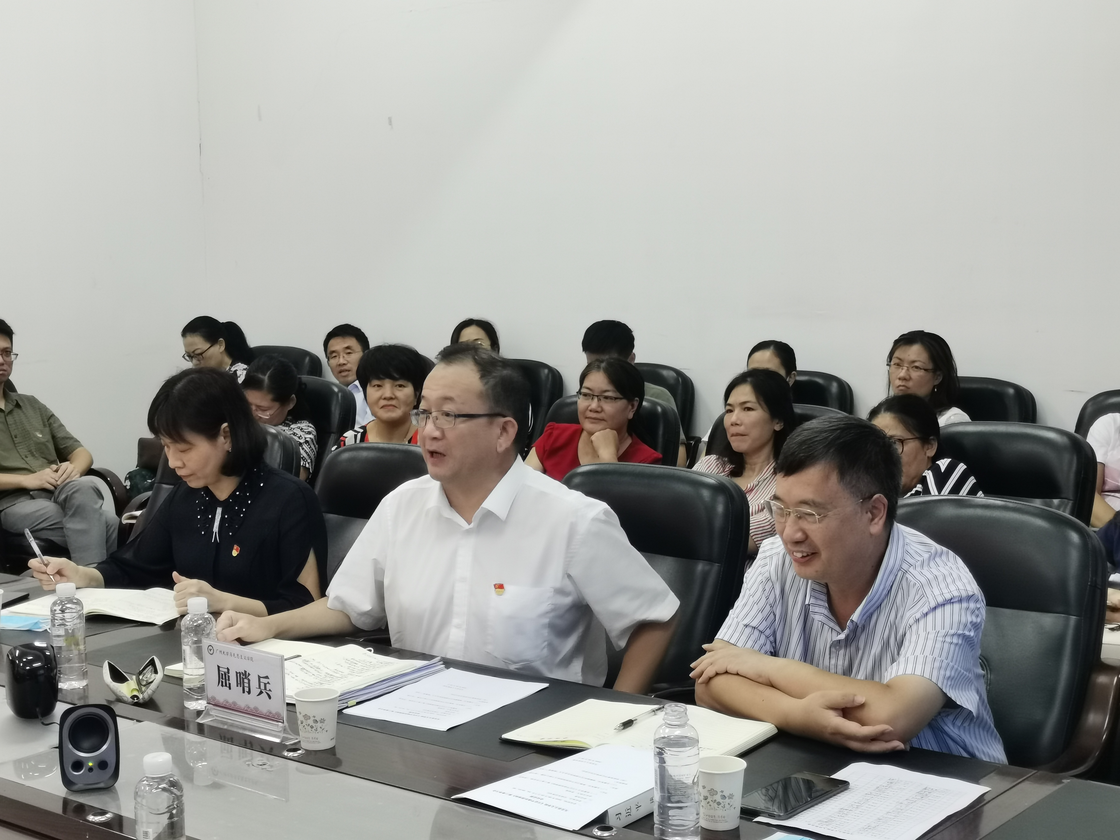 屈哨兵书记参加厕所偷拍
《习近平谈治国理政》第三卷学习会